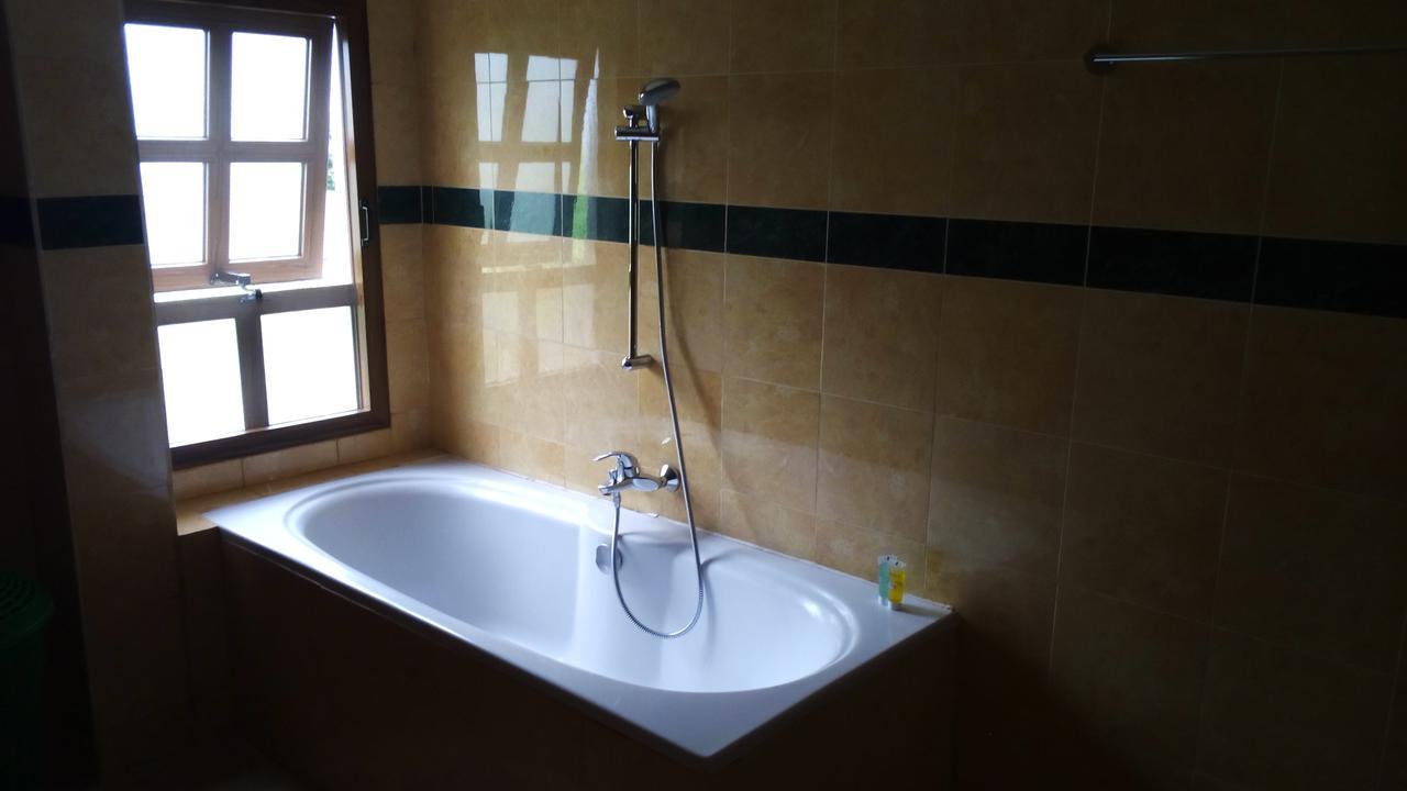 White Horse Inn Kabale Exterior foto