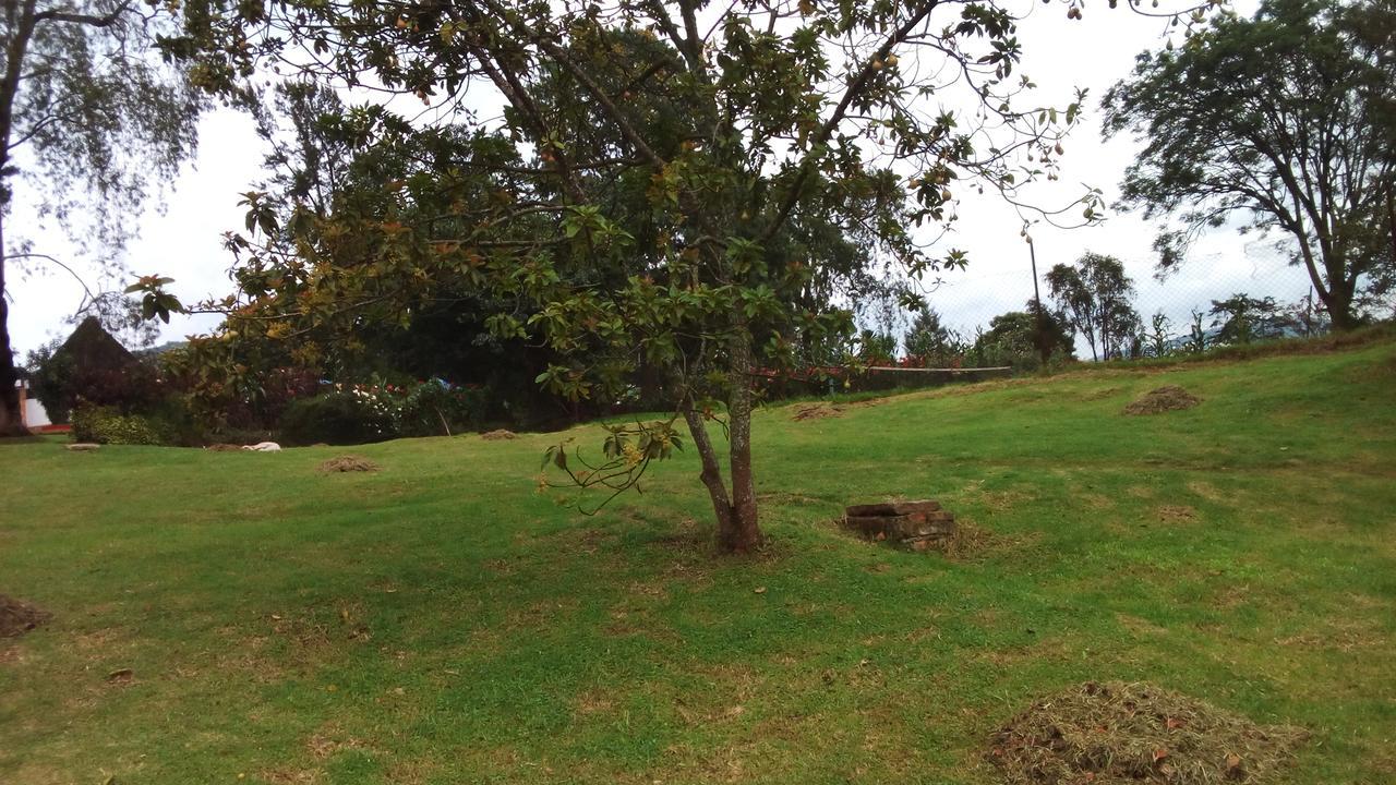 White Horse Inn Kabale Exterior foto