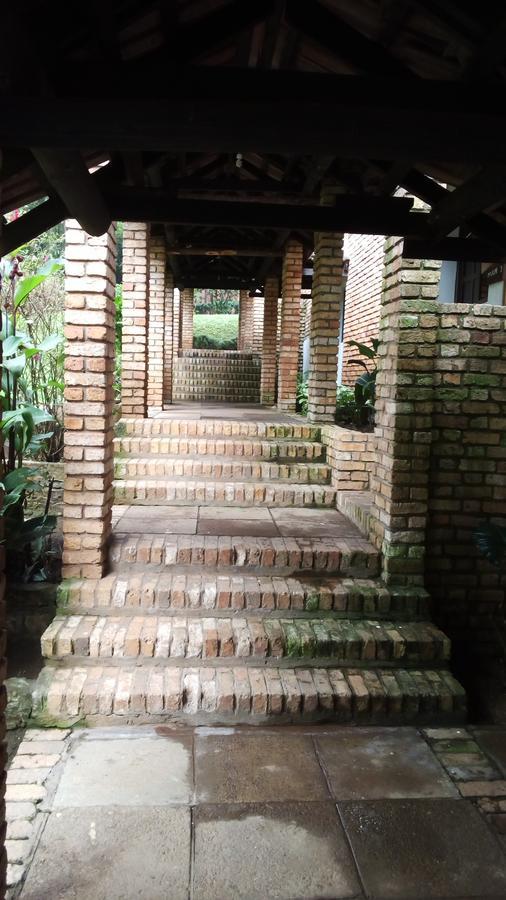 White Horse Inn Kabale Exterior foto